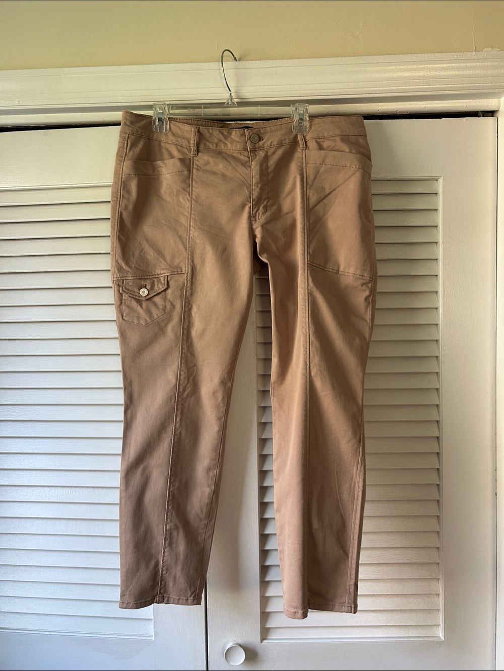 White House Black Market Women’s Khaki Utility Crop Pants